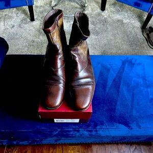 Very classy boots sports Italian made